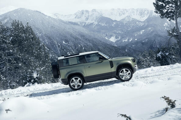 Land Rover Defender 90: обзор трехдверного внедорожника фото 4
