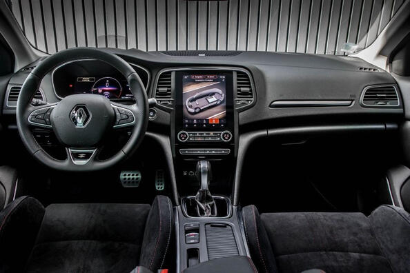 Renault Megane Estate: обновленный универсал для активной жизни фото 5