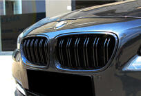 BMW 5 серия F10/F11 2010–2016 гг. Ноздри M-Look (Черный Глянец) фото 7