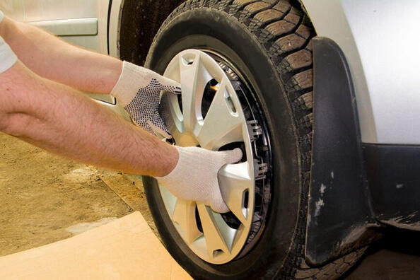 Как установить колпаки на колеса автомобиля?