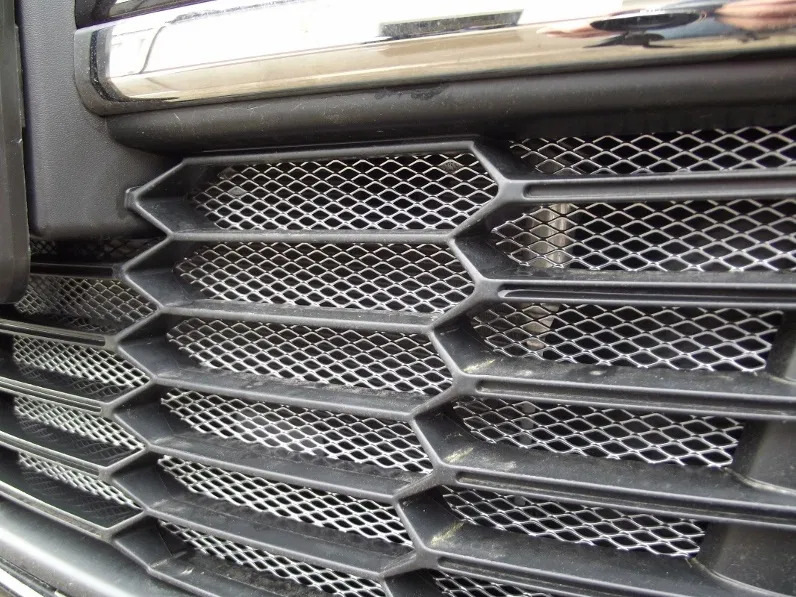 Сетка в радиаторной решетке: зачем она нужна