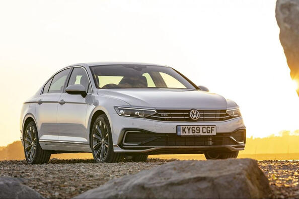 Volkswagen Passat GTE: обзор гибридного седана