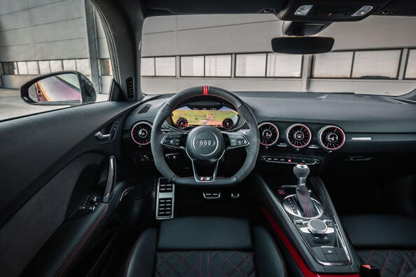 Audi TTS Coupe: спортивный характер в элегантном купе фото 6