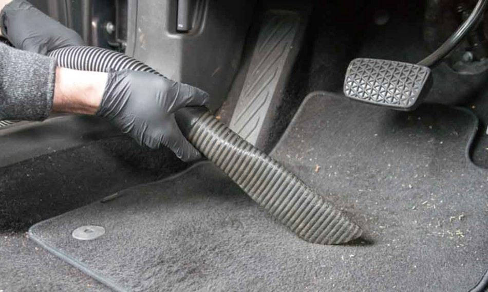 Как очистить автомобильные коврики: проверенные способы