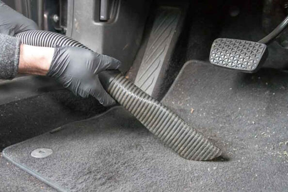 Как очистить автомобильные коврики: проверенные способы