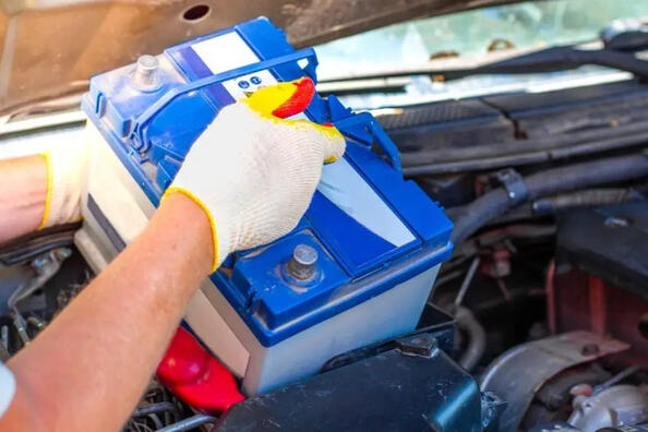 Как правильно снять аккумулятор с автомобиля?