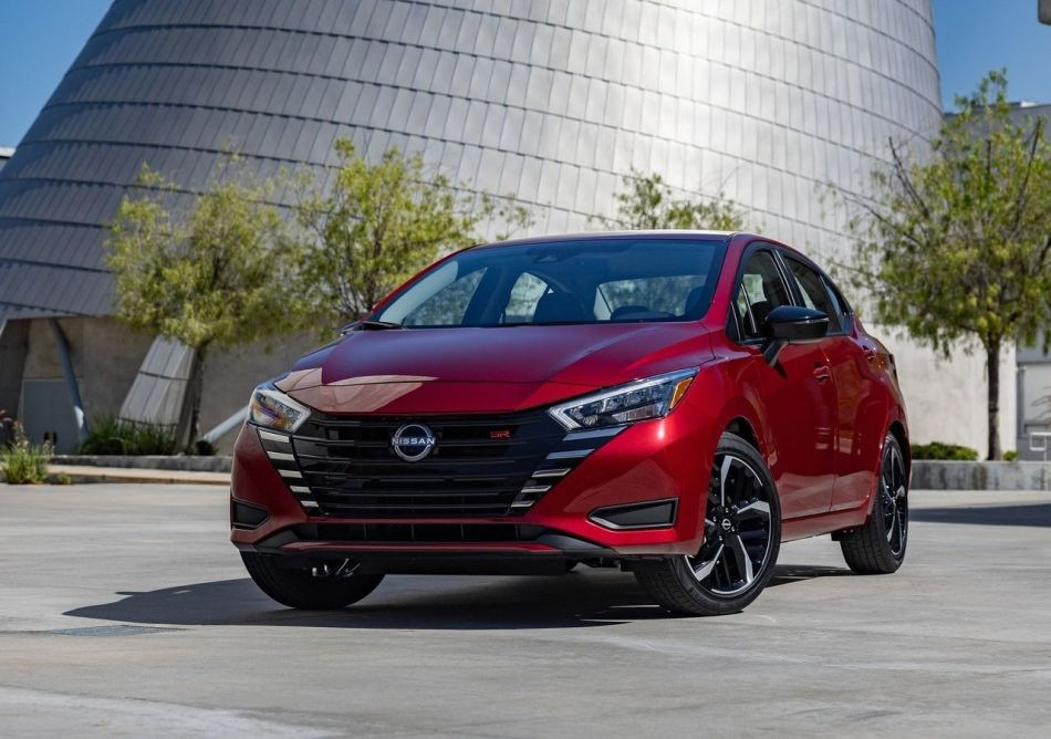 Обзор обновленного седана Nissan Versa