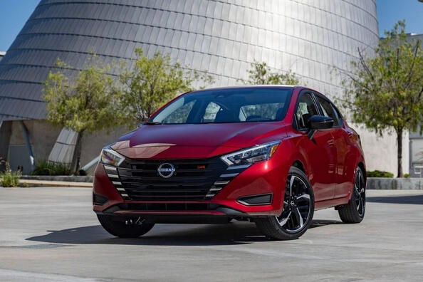 Обзор обновленного седана Nissan Versa