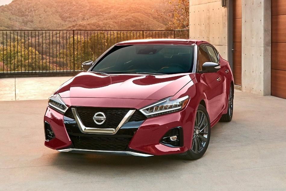 Обзор комфортного и элегантного седана Nissan Maxima