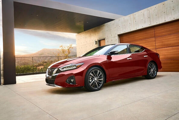 Обзор комфортного и элегантного седана Nissan Maxima