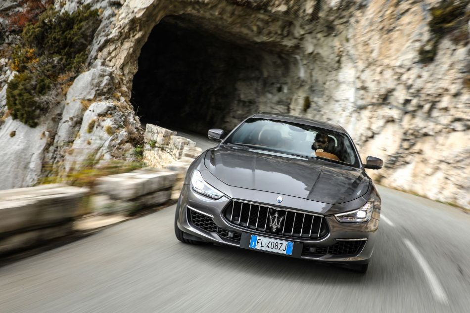 Обзор высокопроизводительного итальянского седана Maserati Ghibli
