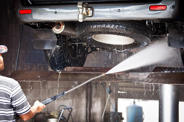 Как правильно мыть днище автомобиля?