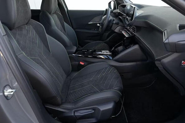Фейслифтинг Peugeot 2008 второго поколения 2023 фото 5