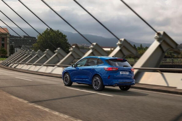 Ford Kuga 2024: обновленный кроссовер с новыми возможностями фото 3