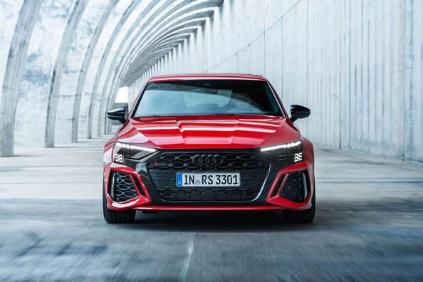 Обзор Audi RS 3 Sportback: мощный и спортивный хэтчбек фото 2