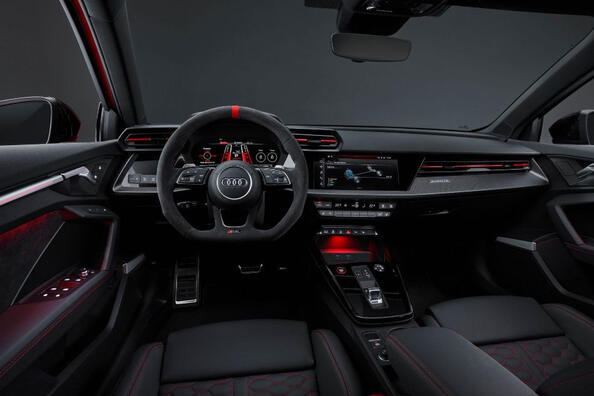 Обзор Audi RS 3 Sportback: мощный и спортивный хэтчбек фото 5