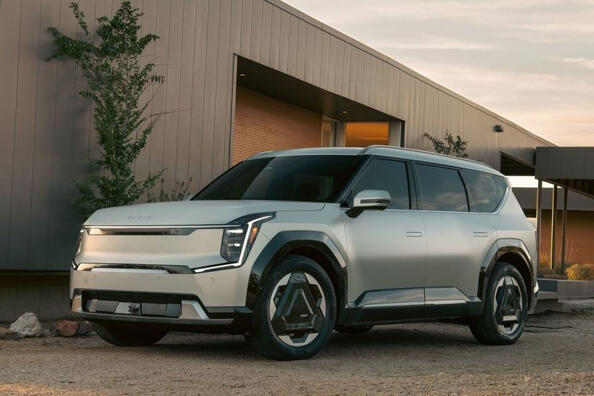 Обзор нового электрического кроссовера Kia EV9