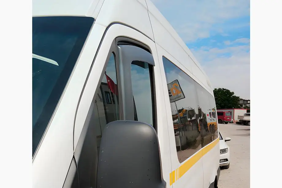 Mercedes Sprinter W907/W910 2018- гг. Вставные ветровики на окна (тонированные, 2 шт., Cagatay) Фото 2