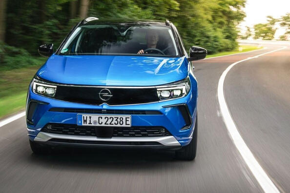 Opel Grandland: обзор обновленного кроссовера