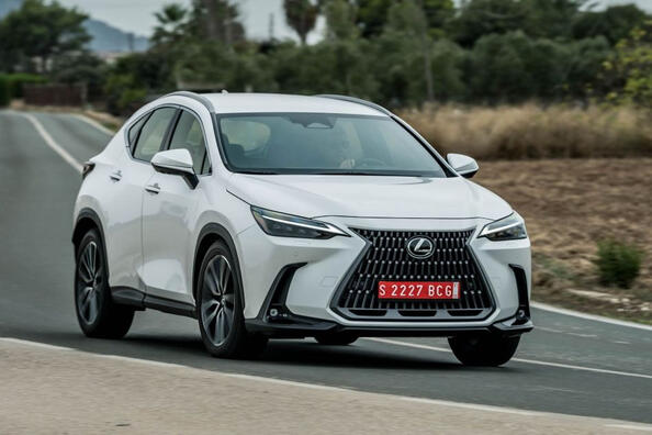 Обзор Lexus NX II поколения: сочетание спортивности и комфорта фото 2