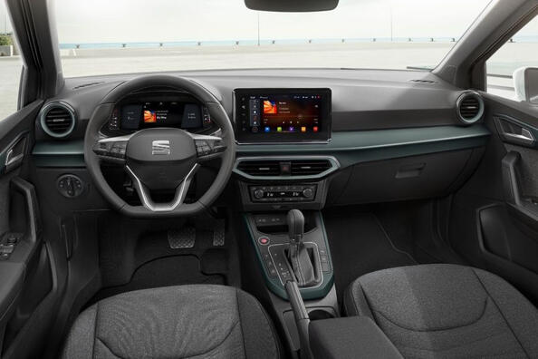 SEAT Arona: свежий взгляд на компактный кроссовер фото 5