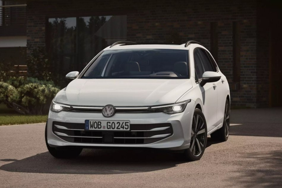 Volkswagen Golf Variant восьмого поколения 2024 года.