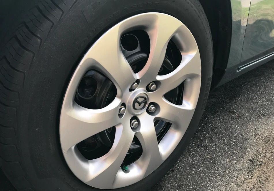 Зачем нужны колпаки на колесах?