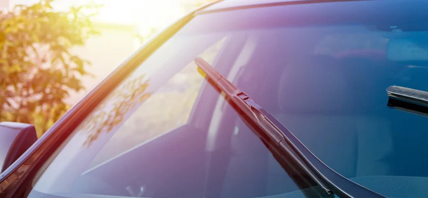 Как продлить срок службы лобового стекла автомобиля?
