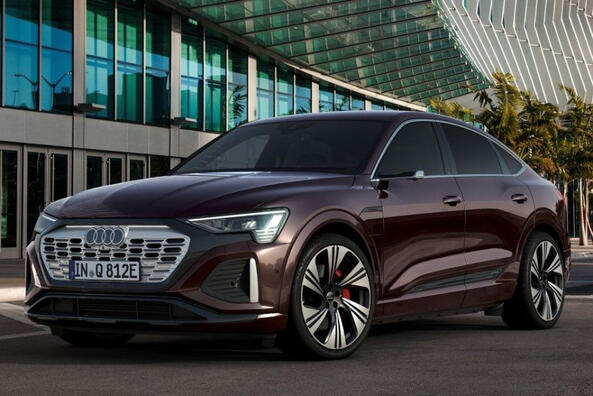 Обзор высокопроизводительного электрического кроссовера Audi Q8 Sportback e-tron