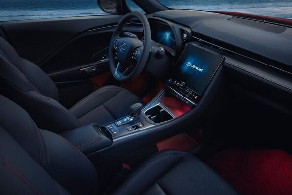 Обзор Lexus LBX: элегантный и технологичный компактный кроссовер фото 6