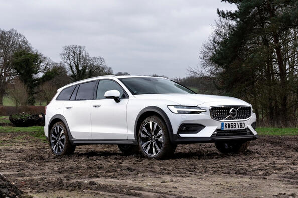 Обзор универсала второго поколения Volvo V60 Cross Country