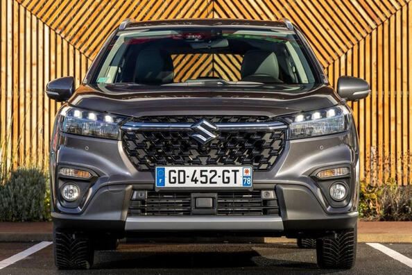 Что предлагает Suzuki S-Cross: обзор характеристик и оборудования