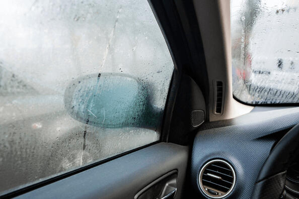 Антизапотеватель для стекла автомобиля: как выбрать?