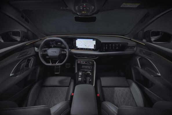 Audi Q5 третьего поколения 2025 модельного года фото 5