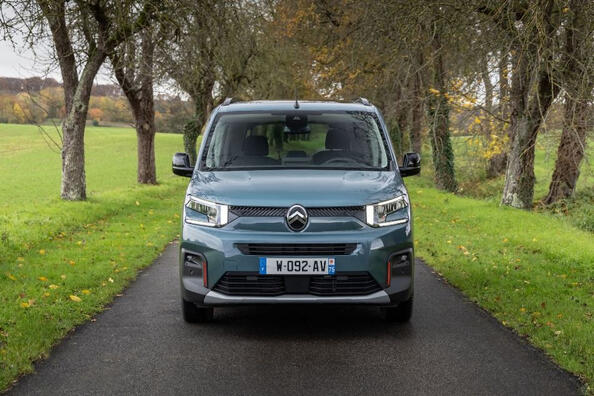 Обзор рестайлингового электрического Citroen e-Berlingo третьего поколения фото 2