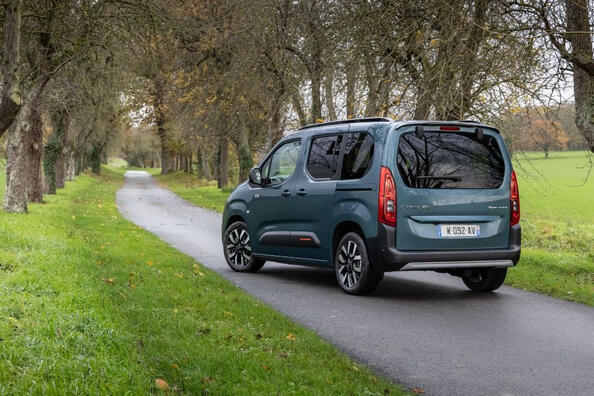 Обзор рестайлингового электрического Citroen e-Berlingo третьего поколения фото 4