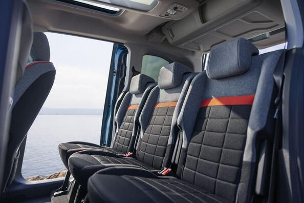 Обзор рестайлингового электрического Citroen e-Berlingo третьего поколения фото 6