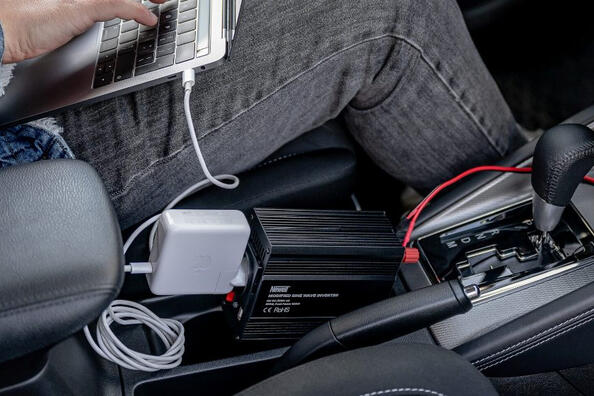 Как получить 220 вольт в автомобиле?