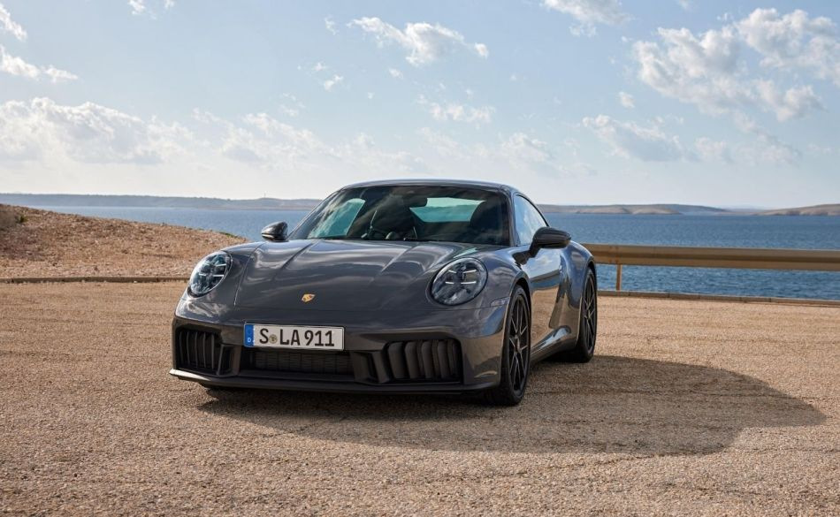 Обзор спорт-купе Porsche 911 Carrera: фейслифт 2024 года