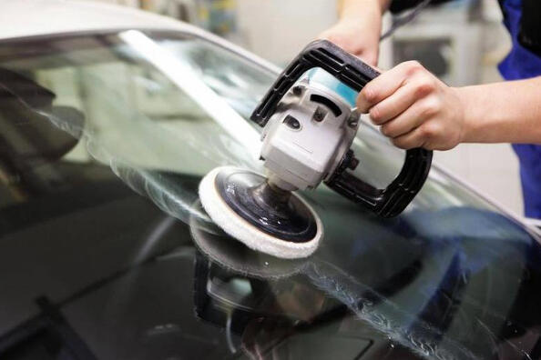 Зачем нужно полировать лобовое стекло автомобиля?