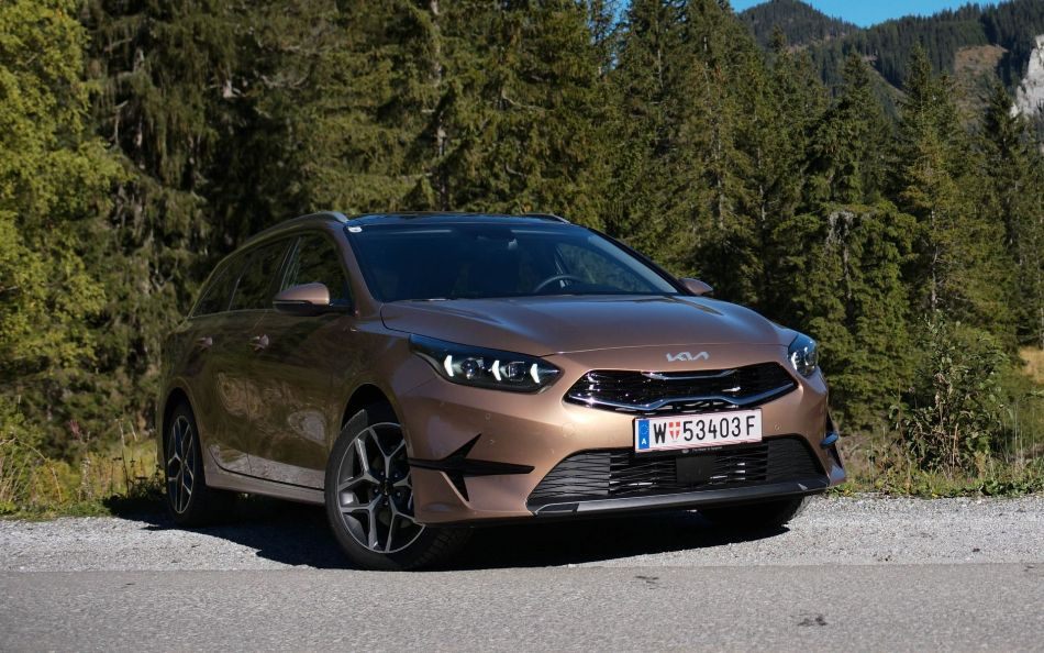 Обзор KIA Ceed SW: элегантный универсал с обновленным дизайном