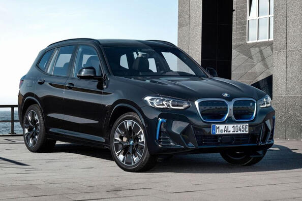 BMW iX3 2021: подробный обзор обновленного электрического кроссовера