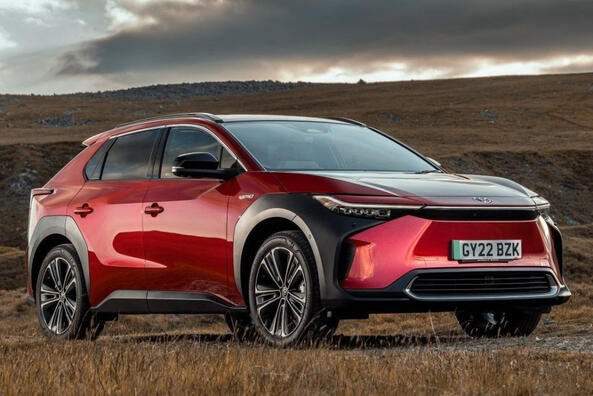 Обзор Toyota bZ4X: новый взгляд на электромобильность фото 2