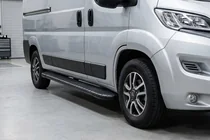 Opel Movano 2021- гг. Боковые пороги Bosphorus Black (2 шт., алюминий) фото 1