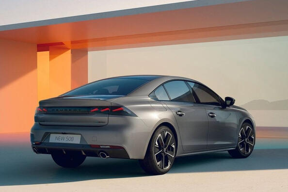 Обновленный Peugeot 508 2023: стильный французский седан фото 4