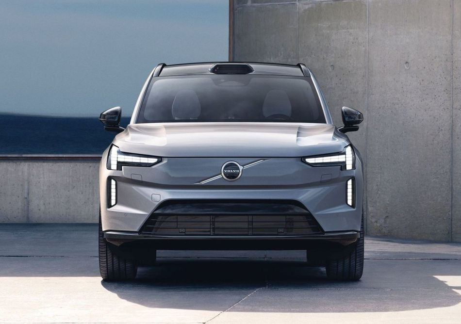 Обзор Volvo EX90: новый стандарт роскоши и безопасности