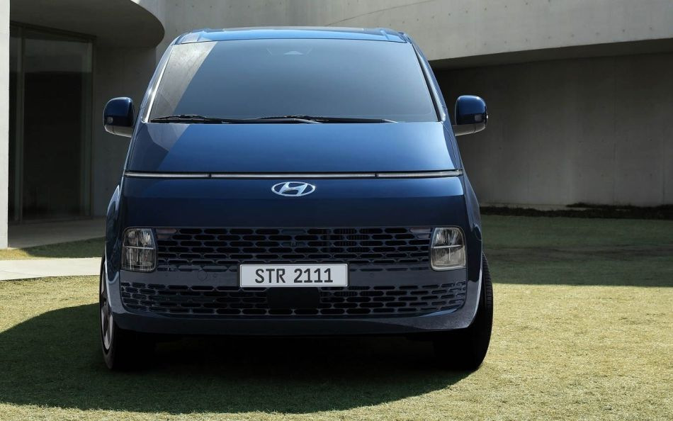 Обзор Hyundai Staria: новый взгляд на минивэны