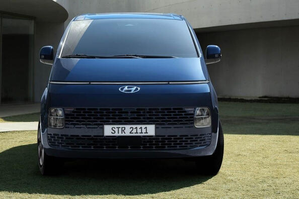 Обзор Hyundai Staria: новый взгляд на минивэны