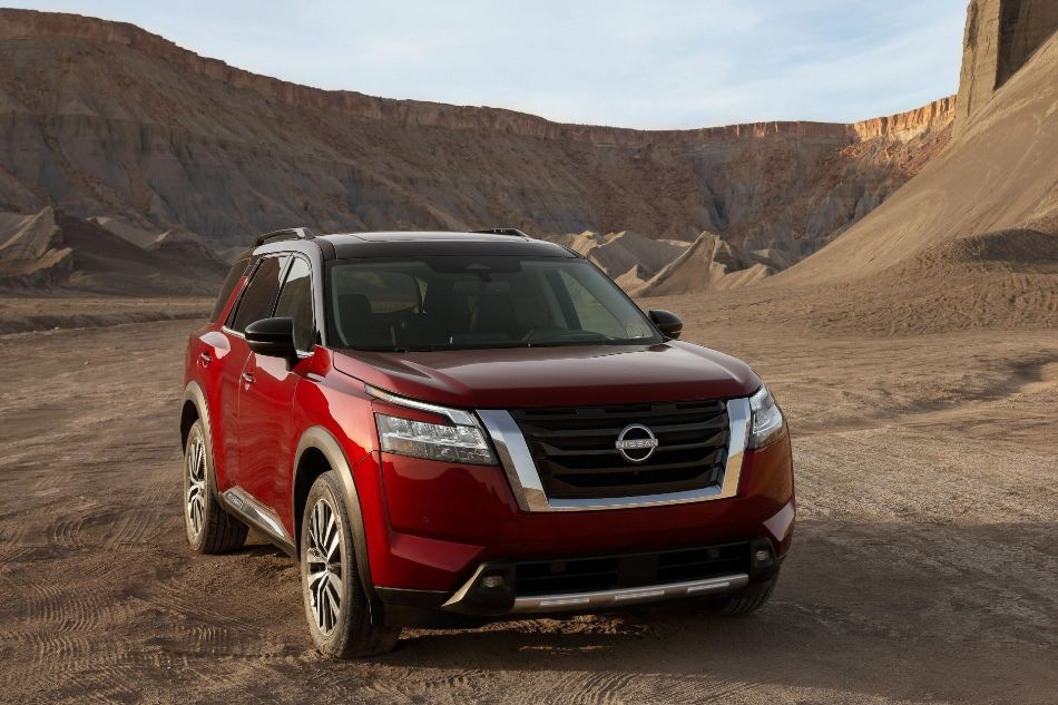 Nissan Pathfinder пятого поколения.