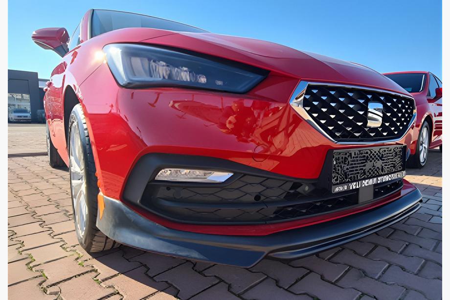 Seat Leon 2020- гг. Передний лип DPT V-1 (Черный Глянец) Фото 1